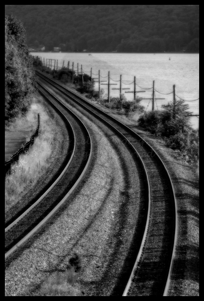 blackandwhitephotography-TracksOnTheHudsonRhinecliffNewYork2011